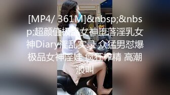 性感漂亮的牛仔短裙美女被男友掀开裙子骑在屁股上各种爆插