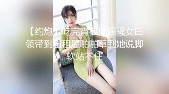 样子很淫骚的香港护士美眉家里没人带男友回很狭窄的闺房啪啪粤语对白