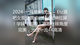 今日凌晨发生的性爱事件，极品白虎巨乳美女〖草莓熊〗和男友沙发大战300回合，无套拽头发后入爆操，口爆颜射