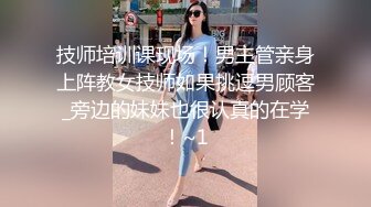 母狗女大学生假期在家寂寞难耐房间里发骚拉开窗帘自慰