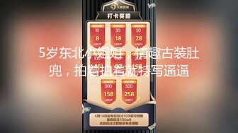 老师变禽兽指导年轻漂亮的女孩知识性欲上来了抱起女孩就是亲嘴摸逼吃穴抱在书桌上就是干