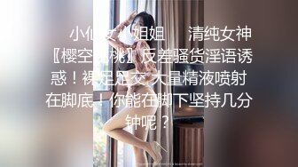 [MP4]大奶骚熟女！带姐妹一起双飞！主动骑乘位操的奶子直晃，双女轮流操，客厅干到厨房爽翻