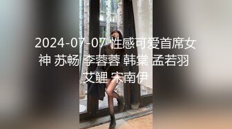 【母子乱伦】妈妈自慰儿子偷看和妈妈乱伦自拍泄露，强上风韵犹存老妈