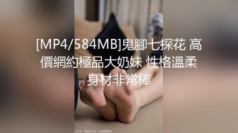 [MP4]这两个小妞长的真不错让纹身小哥玩弄，露脸了掰开骚穴让小哥抠逼，大鸡巴草进去好紧啊，炮击玩弄粗道具通逼