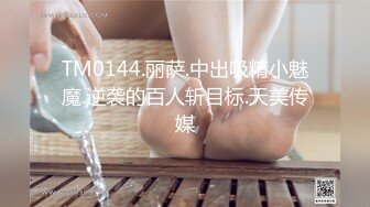 【兔子先生高清4K】万圣节之夜，一个女孩在街上分发糖果。我们带她去了酒店