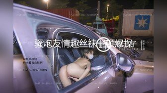 情趣大奶牛这小少妇好骚啊，全程露脸陪狼友嗨，淫声荡语听指挥，揉着骚奶子伸着舌头要舔狼友的大鸡巴真刺激