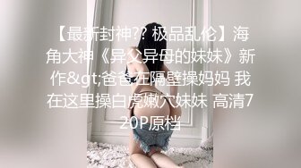 车展现场抄底大长腿美女车模和漂亮的美女职员