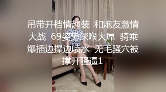 韩国厕拍大神潜入商场女厕偷拍服务员和顾客尿尿卖场牛仔短裤美女毛不多逼还挺嫩的