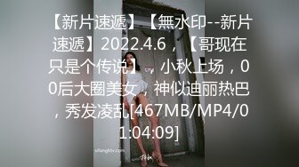 《破解居家摄像头》刚洗完澡老婆想操B可惜中年老公的鸡巴硬不起来只好作罢