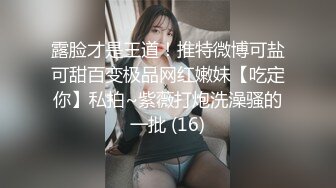 紧身裤极品网红女神，扭腰摆臀很是妖娆，脱光光床上发骚，震动棒猛捅小骚逼，低低娇喘呻吟