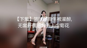 在外面就忍不住的小女友，蹲下来直接给我含住了