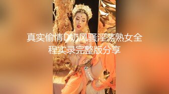 潜入酒吧女厕偷拍 白裙美女 黑骚逼 尿压高非常冲