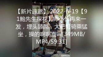 地铁上拍小姐姐的乳头,被小姐姐发现后越整理衣领反而漏的越多