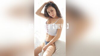 小少妇撩骚大哥的鸡巴，逼里塞个跳弹就是塞口交大鸡巴，主动上位求插被大哥后入狂干，口射了还把精液舔干净