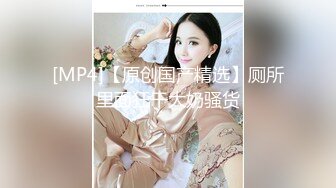 大神潜入商场女厕偷拍5位美女 其中有一位有点怀疑把脸凑过来看 (1)