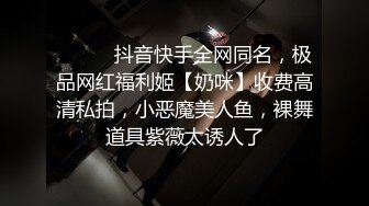 宅男女神极品巨乳网红芭比来月经浴室洗澡自拍下面逼毛浓密很有撸点