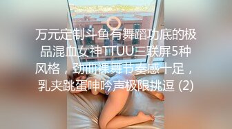 粉裙美艳少妇和家人逛公园性感蕾丝透明内裤包裹肉臀前C微透黑森林弯腰撅臀裆部有湿痕很诱惑