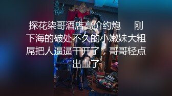 【新片速遞】 黑客破解家庭网络摄像头偷拍❤️身材不错的白领姐姐洗完澡全裸在客厅晃悠擦护肤露[420MB/MP4/29:01]