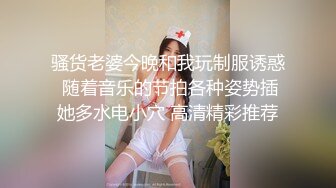 骚逼少妇跟渣男玩3P，躺在床上被肆意蹂躏，上面被草嘴下面被渣男用跳弹玩逼，压在身下爆草抽插全射逼毛上了