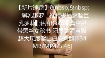 新! 工业园区（厕拍）客满 清纯小妹耐心等待??没想到是一个大黑B