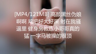 广州车展色魔摄影师各种刁钻角度偷拍众多车模小姐姐各种不经意间的走光 (3)