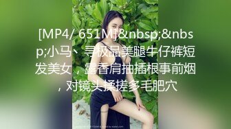 潜入办公楼近距离偷拍两位漂亮的美女同事