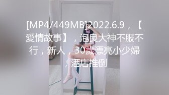 眼镜御姐开档黑丝多毛肥穴，跳蛋塞入揉奶子，摆弄各种姿势自慰