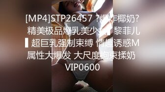 《监控破解》中年大叔和眼镜女友酒店开房连干两炮没过瘾还有掰开她的B玩玩