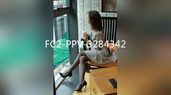 [MP4/ 513M] 气质红唇美少妇居家夫妻啪啪，穿上开档肉丝张开双腿舔逼，骑乘扶手上下套弄