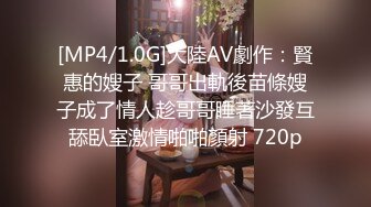 YC商场抄底 格子裙短发小妞 蕾丝粉窄内两侧露出的毛毛连起来了