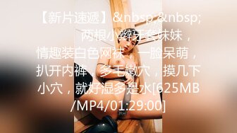 《魔手外购极品CP》美女如云商场女厕2K近景正面后位双镜头偸拍数位时尚漂亮小姐姐方便，逼脸同框还有COSER亮点多 (4)