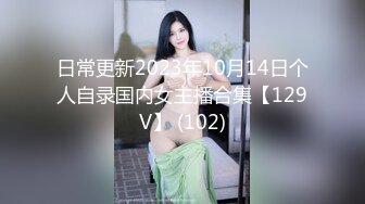 【新片速遞】【如充气娃娃一般超粉美穴】两根水晶假屌一起插，塞满双洞，大黑牛震动双倍快乐，高潮出水毛巾多湿了太骚了[1.19G/MP4/01:42:02]