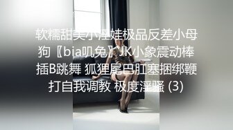 推特NTR媚黑夫妻，宝宝米奇系列，极品超骚美少妇，震撼长视频，《5个男人排着队操淫妻小穴》