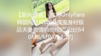 大耳环风骚少妇露脸跟大哥野外激情啪啪，露脸深喉口交