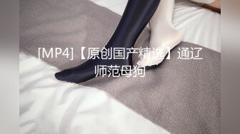 清纯可爱美女穿上情趣制服，给我戴上了安全套，被我插入1