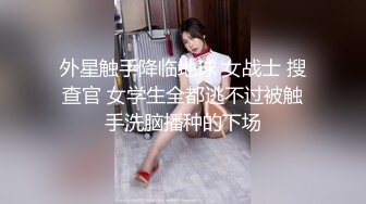 妈妈好骚勾搭骚儿子，吃奶舔逼给儿子口交大鸡巴，丝袜高跟诱惑，撅着屁股给狼友看着逼口交，让儿子射嘴里吃1