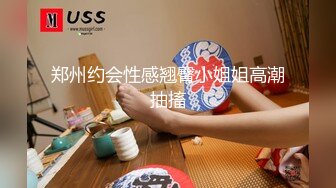 KTV厕所偷拍喝醉的美女趴在马桶上吐✿来个捡尸的屌丝男把她内裤脱了想上她