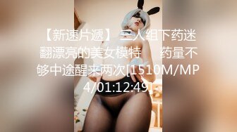 刚下海清纯小美女情侣双人秀，细长美腿足交，穿上白丝更有感觉