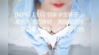 商场女厕全景偷拍制服美女职员的极品小黑鲍