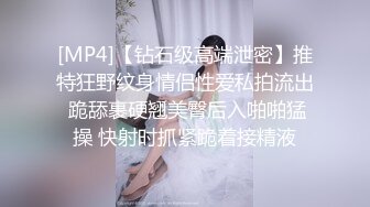 召唤师换妻两对夫妻激情4P大战，打打牌带上项圈跪地爬行，骑乘抽插这边口交，扣穴调情按着腿猛操