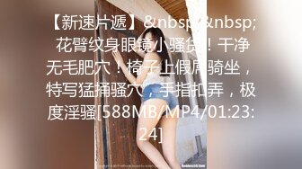 肏极品八字大奶美女，女上位好爽