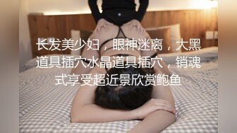 食品厂女厕全景偷拍多位美女职员还有穿开档黑丝的美女 (2)