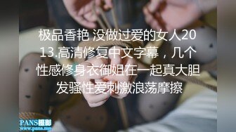 校园女厕蹲守红衣白裤人字拖女神妹,鲜红精致的穴肉让人直流口水