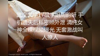 【妖艳女神暴力自慰喷水】开档黑丝拨开内裤，扩阴器洗逼灌水，手指猛扣高潮喷射，振动棒深插，浴室洗澡湿身诱惑