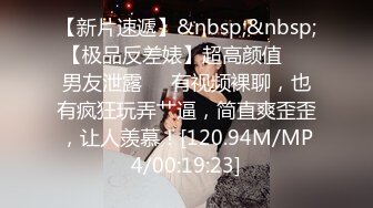 潜入网吧女厕偷拍附近的美女大学生，没想到鲍鱼那么黑